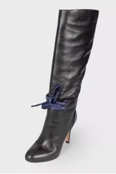 High boots with blue lacing