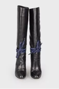 High boots with blue lacing