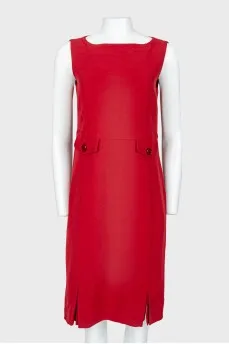 Red sleeveless dress