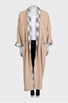 Loose-fitting coat with contrasting trim