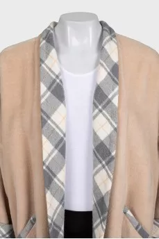 Loose-fitting coat with contrasting trim