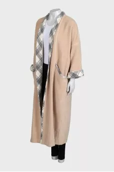 Loose-fitting coat with contrasting trim
