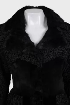 Black cropped coat decorated with fur