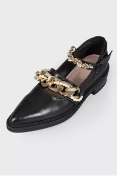 A chain and pearls shoes
