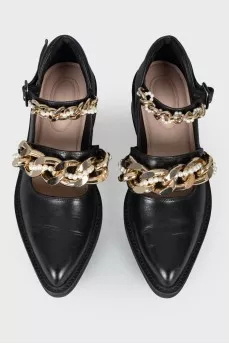 A chain and pearls shoes