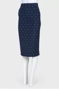 Straight skirt with a branded print