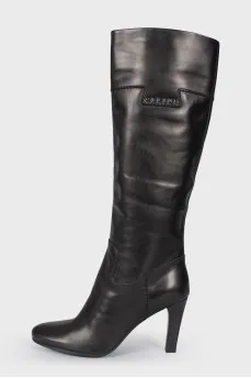 Brand logo boots