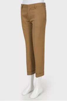 Brown trousers with arrows