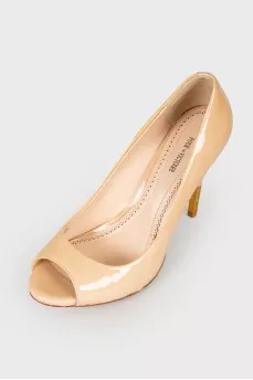 Peep-toe patent leather shoes