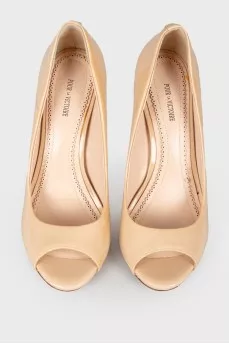 Peep-toe patent leather shoes
