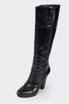 Zipped high leather boots