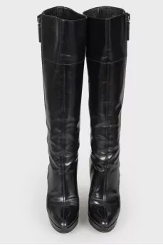 Zipped high leather boots