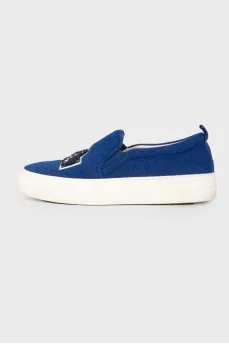 Textile slip-ons with appliqué