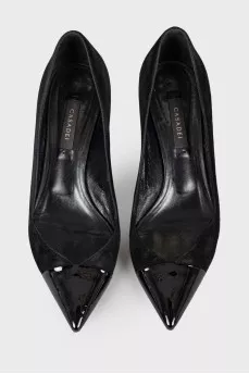 Suede shoes with patent toecap