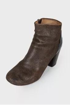 Ankle boots with patent heel
