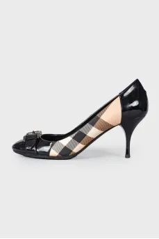 Shoes with signature plaid print