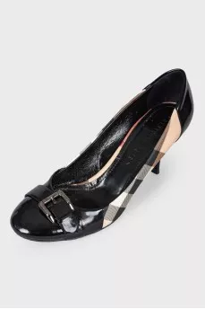 Shoes with signature plaid print