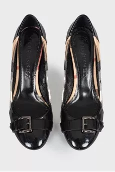 Shoes with signature plaid print