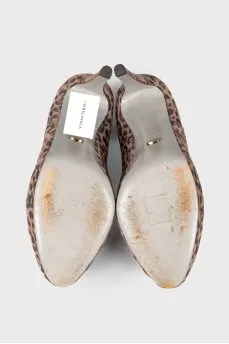 Suede leopard print shoes