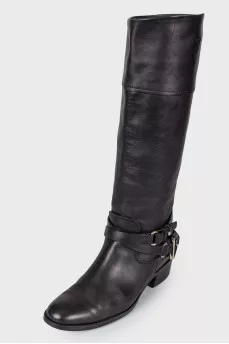 High leather boots without fasteners