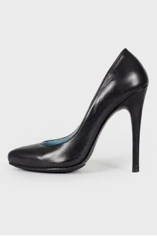 Classic leather heels