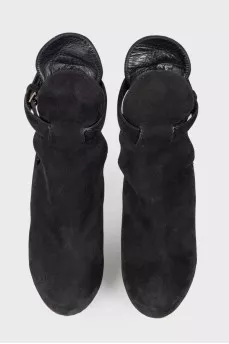 Cut-out suede ankle boots