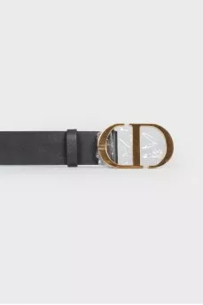 Leather belt with golden buckle, with tag