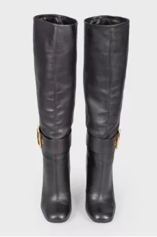 Leather boots with a strap