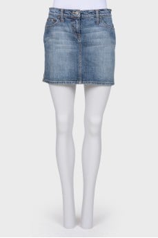 Denim skirt with back appliqué