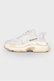 Белые кроссовки Triple S