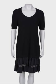 Knitted dress with ruffles at the hem