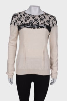 Sweater with lace on the chest