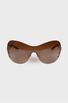 Sunglasses with brand logo