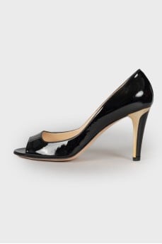 Black patent leather pumps