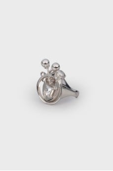 Серебристое кольцо с декором 