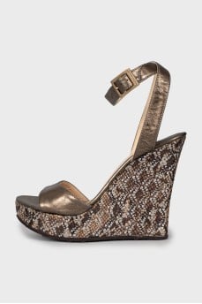 Sandals with decorated wedges