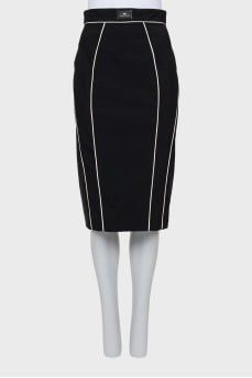 Black skirt with raised seams