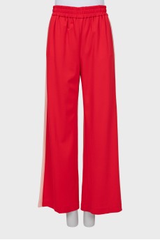 Pants with stripes and tag