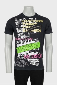 Men's T-shirt decorated with zipper
