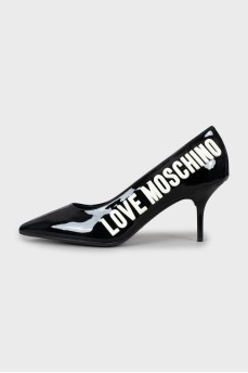 Patent leather shoes with embossed logo