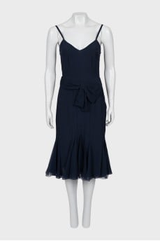 Dress with straps decorated with a bow