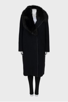 Wool coat with fur on the lapels