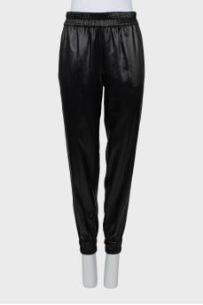 Black trousers with elastic waistband and creases