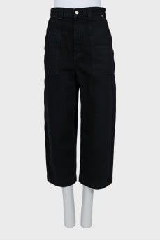Cropped jeans with patch pockets