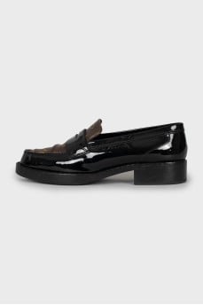 Patent leather loafers with signature print