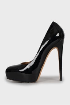 Patent leather black shoes