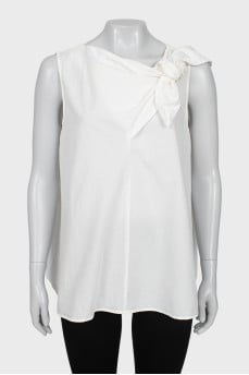 Loose blouse with decorative ties