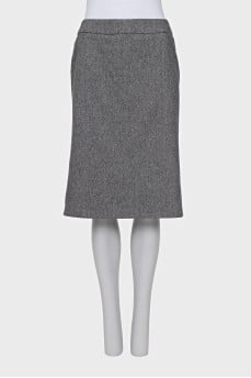 Straight cut skirt with pleats at the back