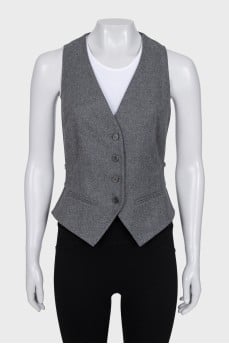Fitted vest with buttons