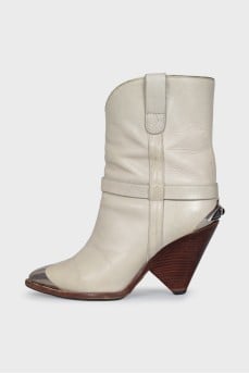 Leather cossacks with metal decor